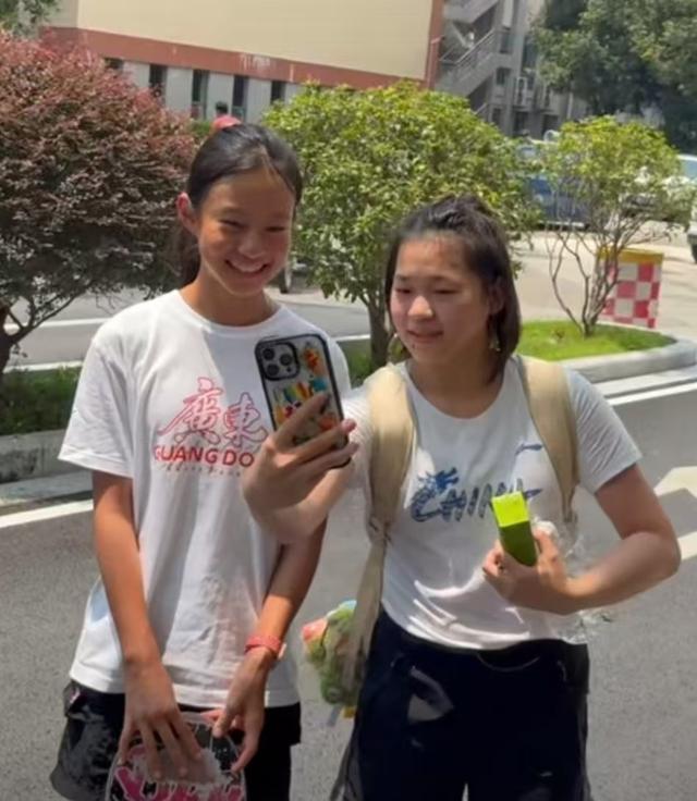 全红婵近照曝光变瘦很多，哥哥发声澄清谣言，官媒也来“打假”了