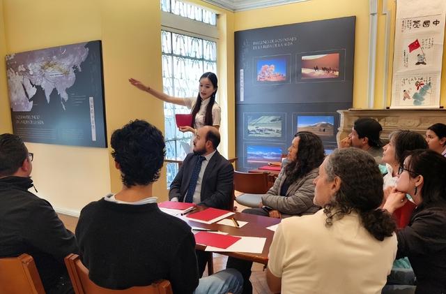 五月医改变"吞金窟"！哥伦比亚教师：2.1万亿医保救命钱去哪了？