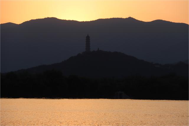 “青山依旧在，几度夕阳红”的北京香山