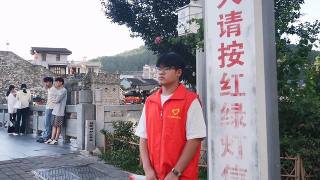 长汀：三千志愿者点亮文明旅游风景线