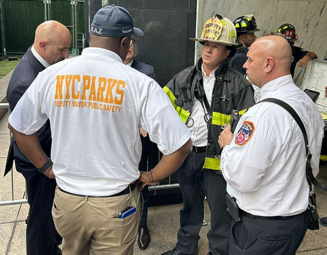 美国“空军一号”基地现可疑包裹	，多人因含“白色粉末”包裹住院