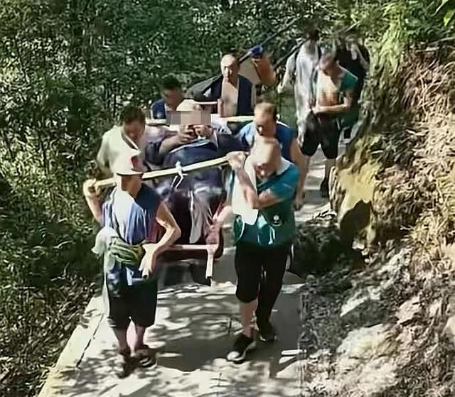 263斤男子花2.2万请9名轿夫登峨眉山！32年最大单
