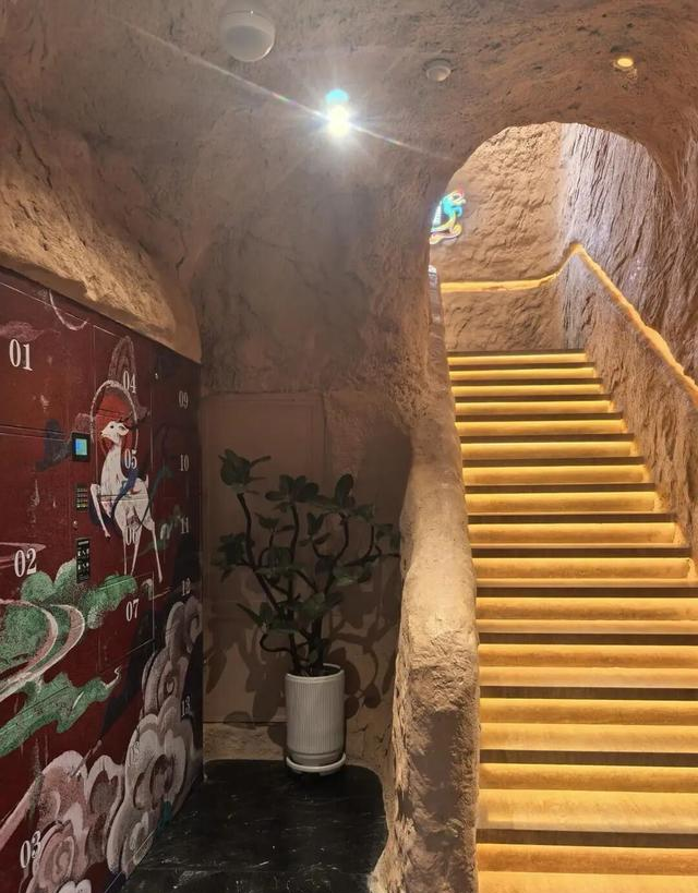 什么？公厕里也能出片！“敦煌净界”每天引逾万人打卡