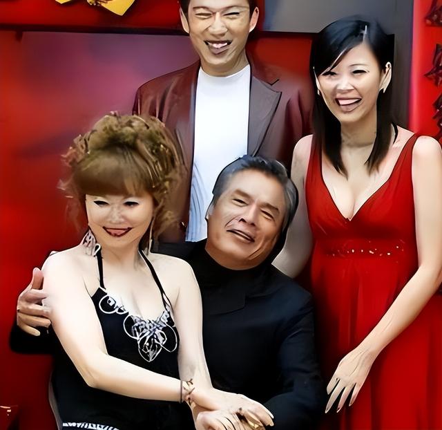 “6个老婆	”一屋同住，每人每月7万零花钱	，71岁又娶第七房小娇妻