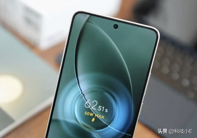 值得捡漏的骁龙8至尊版旗舰，16+512GB跳水1400元，2K屏+60倍变焦
