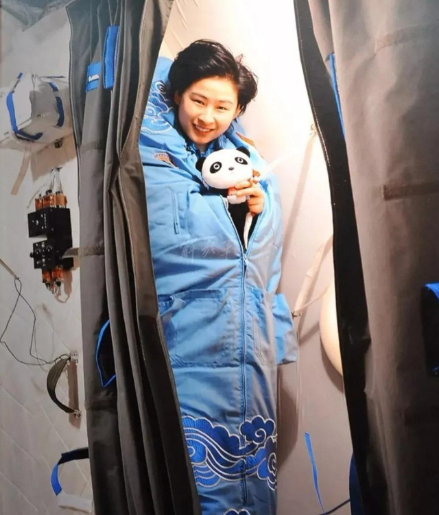 女航天员在太空中，怎么能保护自己的隐私？航天女英雄牺牲太大了