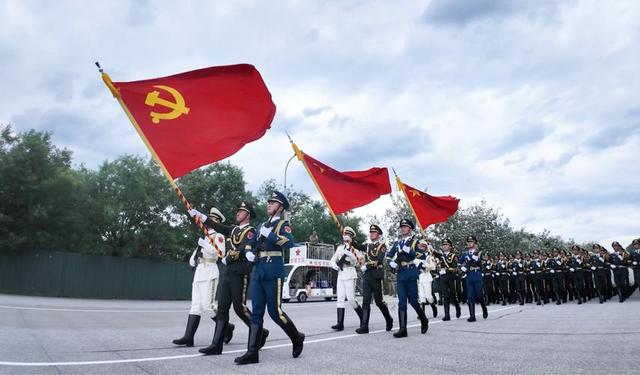 26国首脑出席九三阅兵，美欧韩日泰收到坏消息，中方宣布加税通知