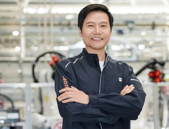 风向变了？官媒接连锐评，没给雷军留一丝体面，董明珠话有人信了