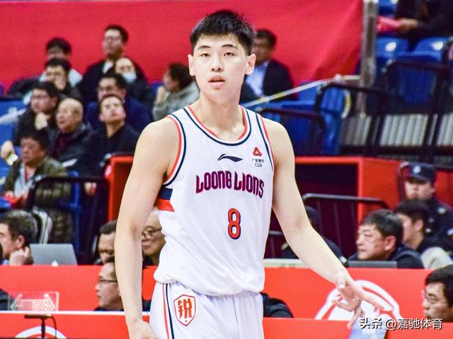 不看不知道，一看吓一跳，广东宏远新赛季阵容一览，实力确实恐怖