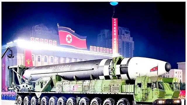 朝外相飞抵中国，有2件事要办！金正恩在阅兵前打出关键牌