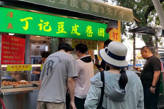 与众不同的天津，去津门故里泡相声茶馆，到狮子林桥看大爷跳水