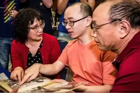 儿子两岁被拐母亲苦寻32年，儿子被找到后却表示，早就见过她图片