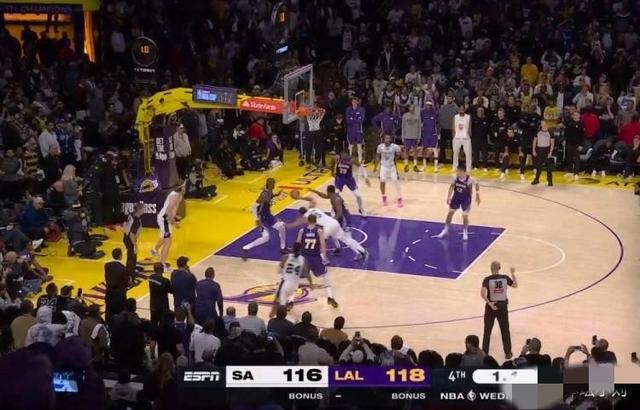 一夜2签1裁达成！詹姆斯伤情更新，湖人遭遇黑哨，勇士小麻烦