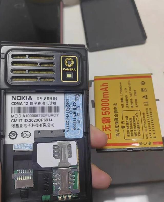 从未见过的手机流入闲鱼，全新标价50元，还是联通定制版？