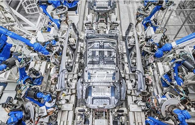 高市刚喊出东京宣言，就连收2个噩耗，日元全线崩盘，加息也没用