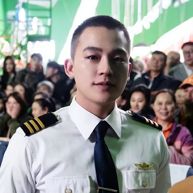 身上8处纹身还演农民？央视《生万物》闭眼选角，张艺谋真说对了
