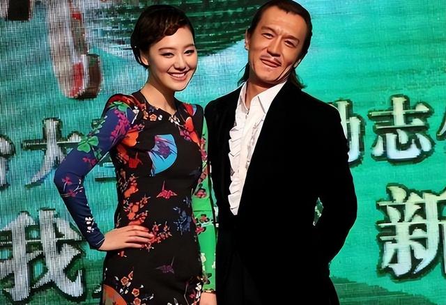 私生活混乱、被央视开除、陪睡上位？王冠身上的标签究竟有多离谱