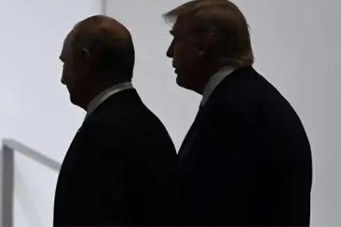 美俄斗法升级！海燕出鞘破局，俄罗斯1.7万核导弹直戳美国本土