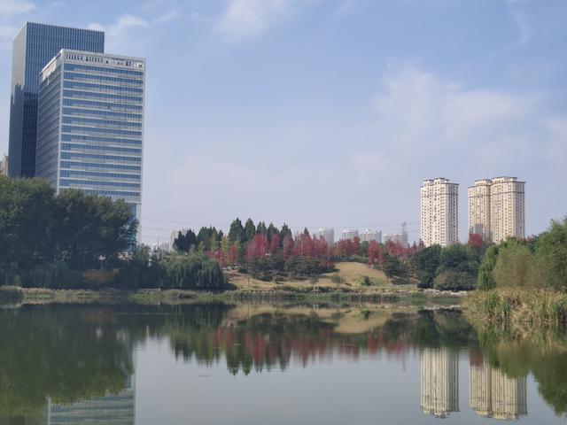 徒步穿越西流湖，赏秋正当时