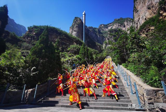 中国猴山猴王争霸赛启幕，最多人扮孙悟空挑战吉尼斯世界纪录成功