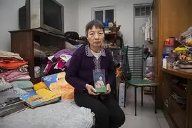 北京儿子36岁不结婚，56岁母亲为了传宗接代，直接自己生下龙凤胎图片