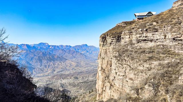 游东太行，望群山 ，感悟‘云海翻腾走龙蛇，绝壁生辉见奇峰’