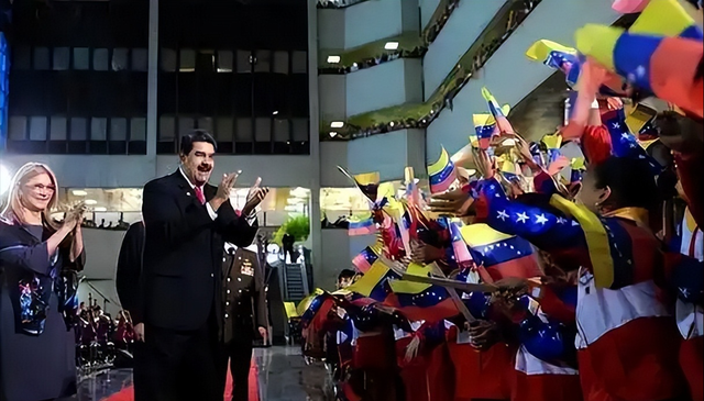 委内瑞拉生死关头之际，无路可退的马杜罗，终于打通了北京的电话