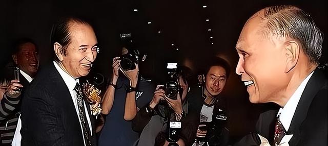 阅兵临近，霍家三父子一张北京合照暴露真实处境，目的果然不一般
