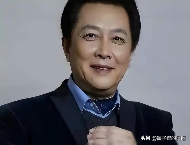 观礼阅兵不到1天，唐国强评论区乱成一团，国籍和接广告引起争议