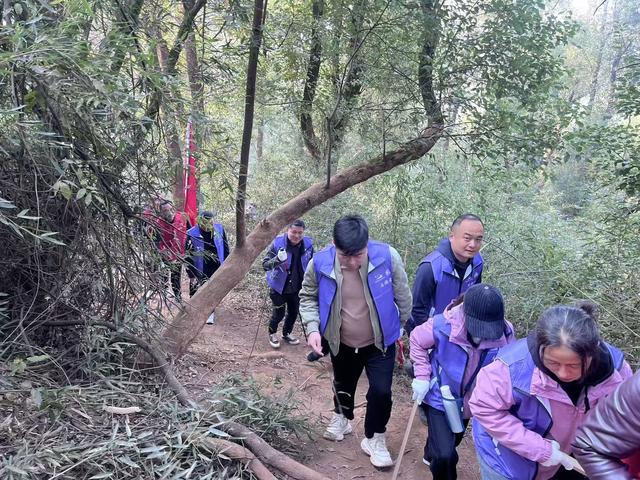龙山管理处：徒步赏景护生态 文明实践暖龙山