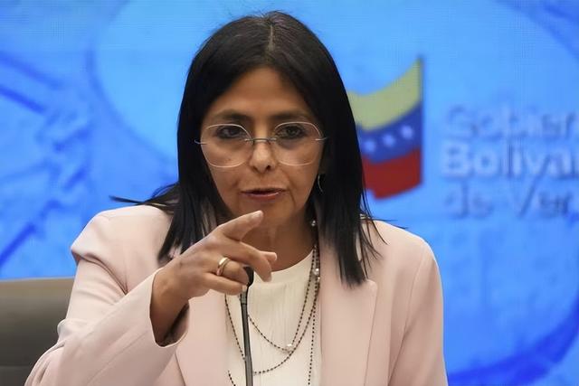 特朗普宣布，委内瑞拉出口中国石油加价2美元，中方：一桶也不买