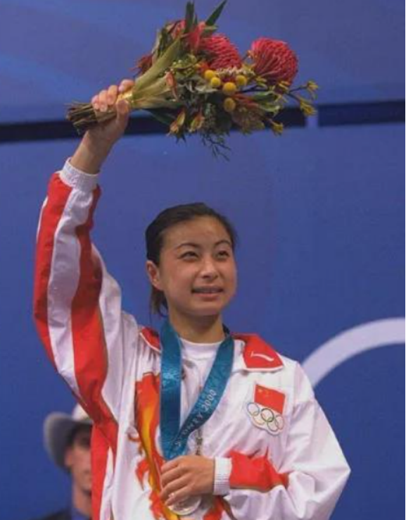 央视对郭晶晶的称呼变了，三字之差释放强烈信号，霍震霆全说对了