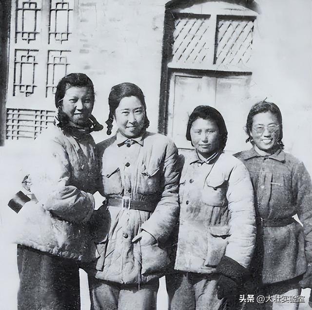 王光美有多美？1940年王光美在大学留影	，19岁气质出众