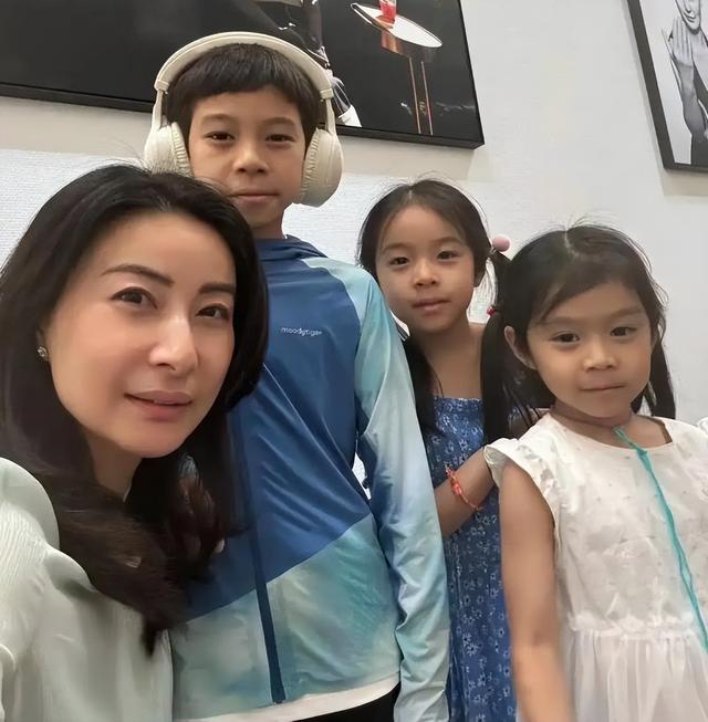 霍震霆也没想到	，被寄予厚望的儿媳郭晶晶，竟遭到一个这么大教训