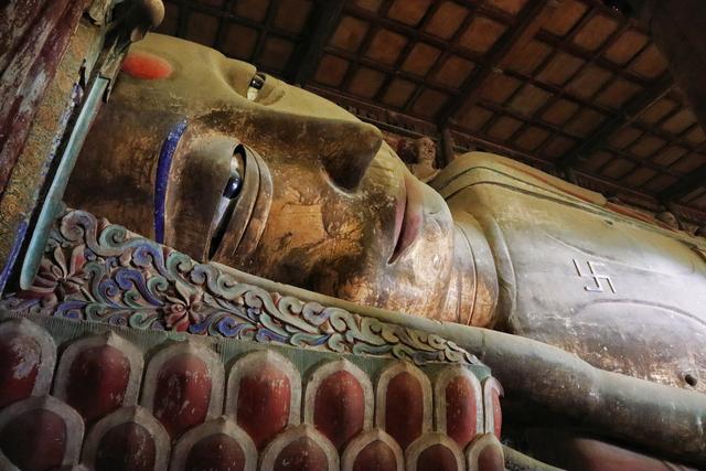 西夏皇家寺庙，35米绝美卧佛，国内仅存900年保留完好