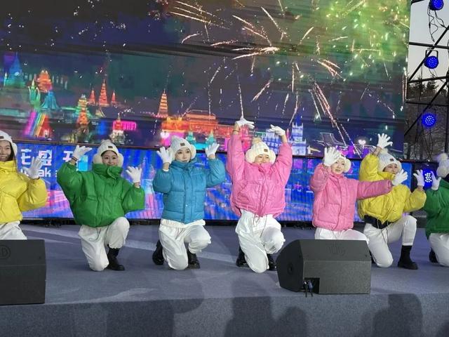 开园啦！去这里，看冰雪“七十二变”→