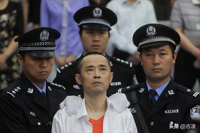 最牛黑老大！与12名女星有染，一顿饭上百万	，被捕时：谁敢治我罪