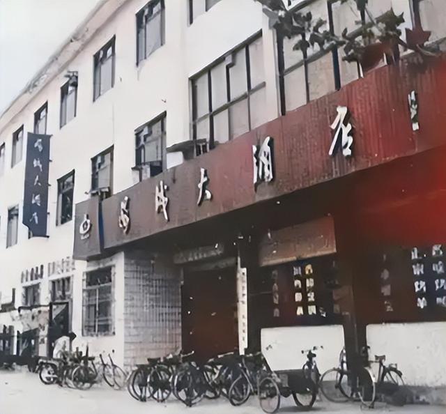 湖南一女子因长得太漂亮，55岁没上过一天班，颜值曝光后网友懵了