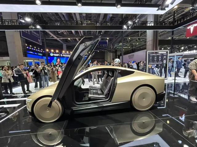 跨国车企齐聚进博会：从“参展”到“扎根”