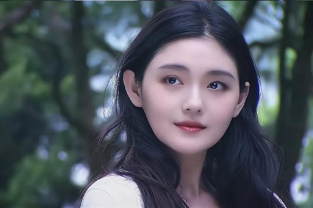 《泡沫之夏》三个孤独灵魂之间的唯美虐恋，宿命交错的爱情纠葛