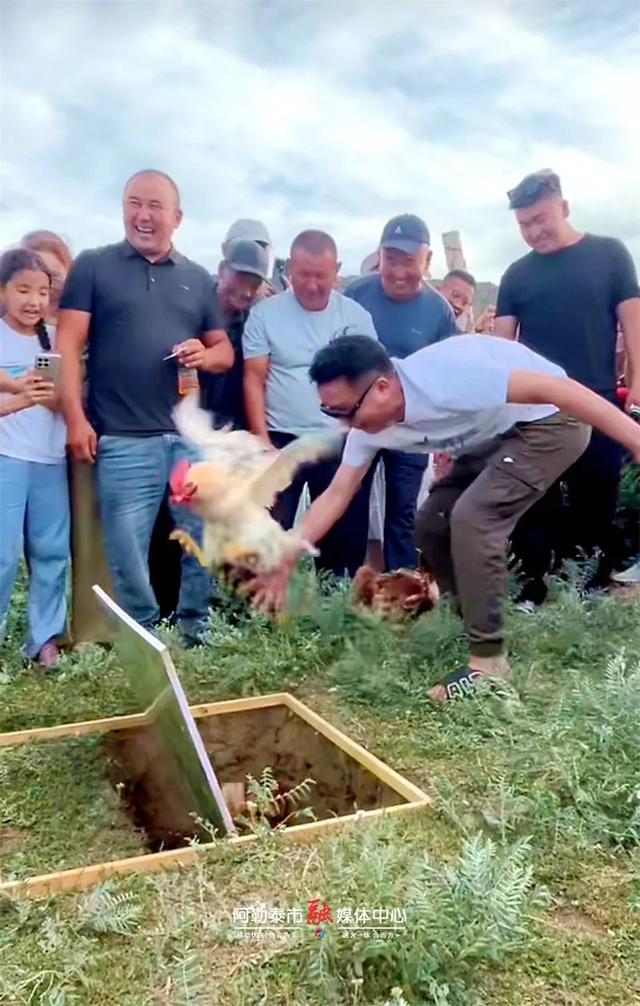 玩转阿勒泰丨举石 射箭 掰腕齐嗨 蒙克牧场这场盛会燃爆阿勒泰夏夜