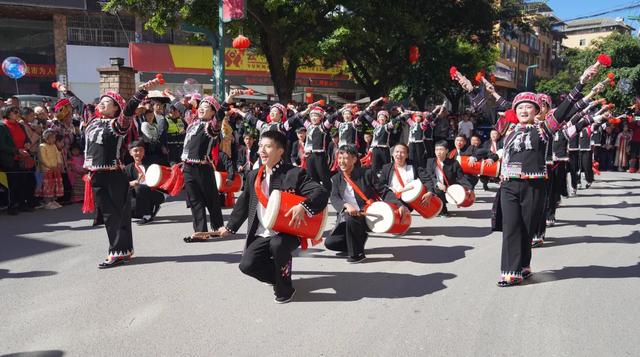 州 庆 ,去 绿 春 过 节 !