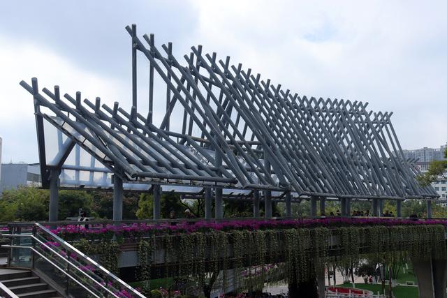 昆明的空中栈道建设是一个极好的构思