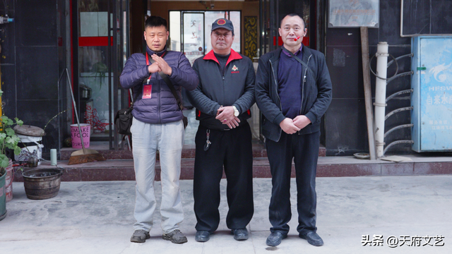 巴蜀艺术名家谢燕平考察二郎神故里文化研究专家组