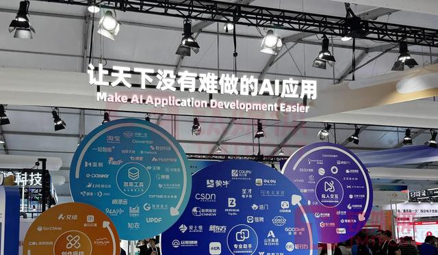 前谷歌CEO警告：美国再不改变追不上了，开源的中国模型更有未来