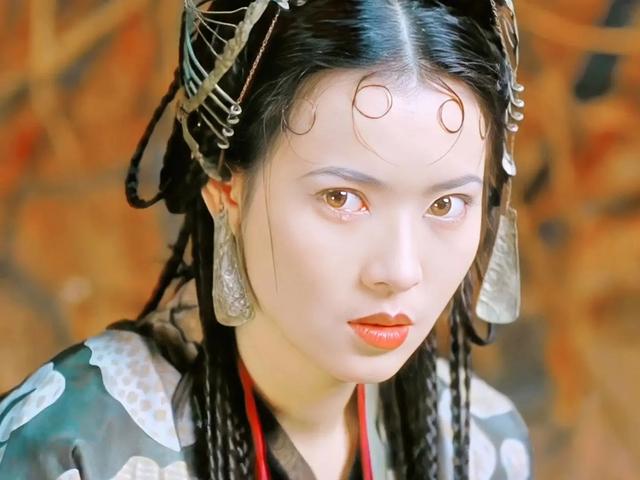 陪睡陪玩只是冰山一角，知名女星再曝潜规则，下药被性侵反遭威胁