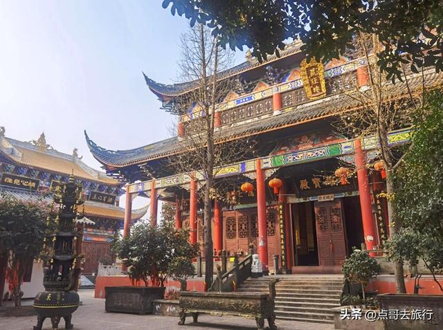 成都被严重低估的寺庙，大殿华丽庄重，让人吃惊不小，公交可直达
