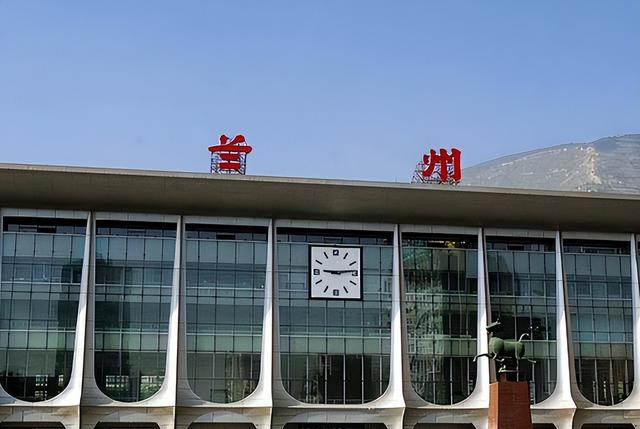 兰州开往银川的列车