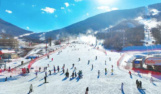 北大湖新雪季迎客，冰雪旅游持续升温