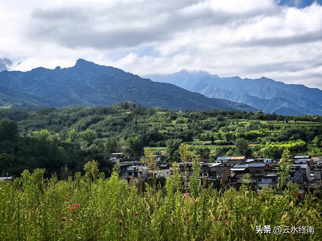 蓝田的美，美在隐秘：这是山边一条少有人走的路，我却走过很多次